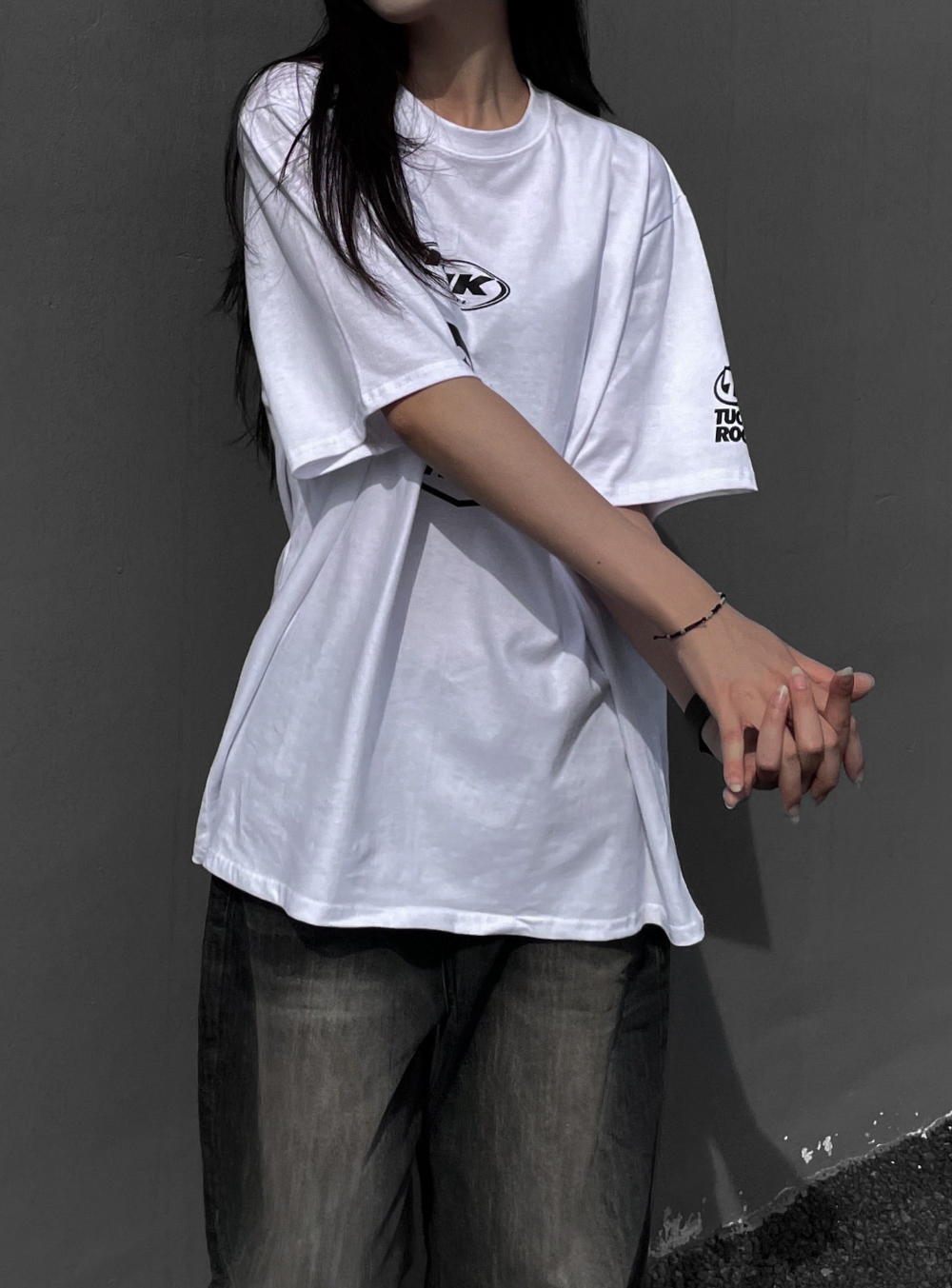 반팔 티셔츠 모델 착용 이미지-S1L17
